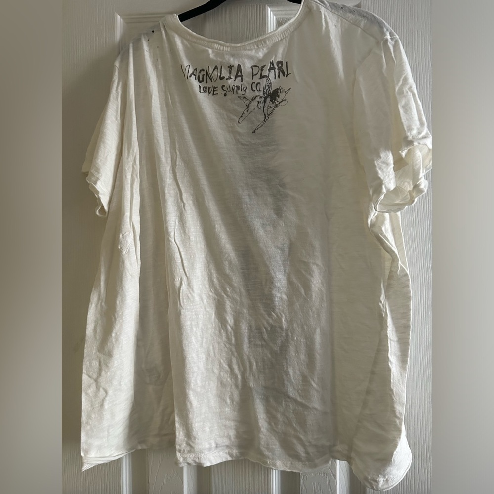 Magnolia Pearl short sleeved T-SHIRT.